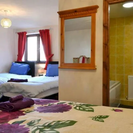 Pass The Keys Castle View Scarborough Very Close To South Beach * Scarborough